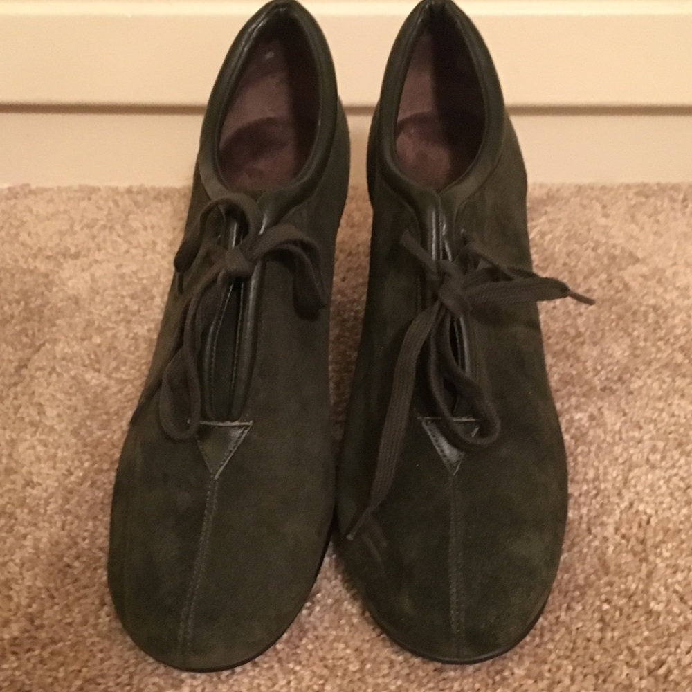 Aerosoles olive green bootie size 12M